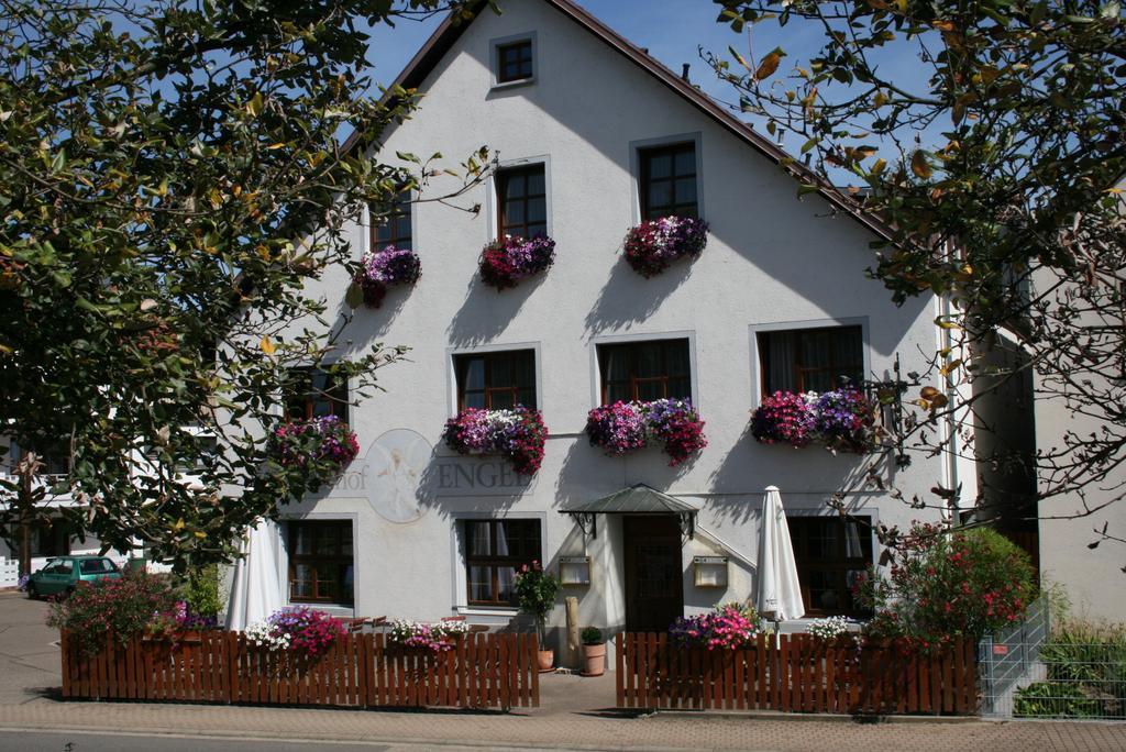 Hotel Restaurant Engel Pfaffenweiler Bagian luar foto